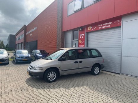 Chrysler Voyager - 2.4i SE Luxe , NAP - 1