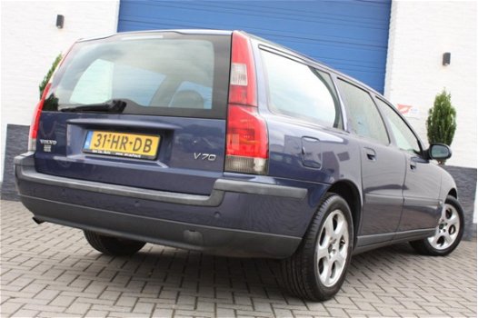 Volvo V70 - 2.4 Comfort Line / Airco / Automaat - 1