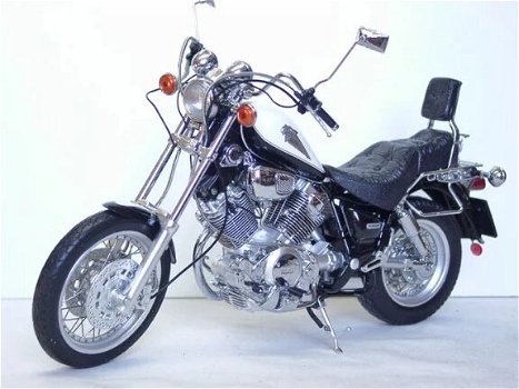 1:10 Schuco Moto Yamaha XV Virago 1100 1989 art.nr. 06660 - 0