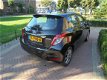 Toyota Yaris - 1.3 16v 99pk 5drs Dynamic Sport Navi, spec. sinds 1968 - 1 - Thumbnail