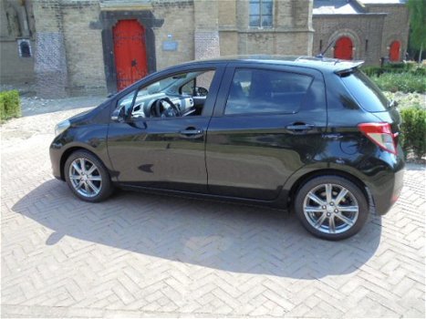 Toyota Yaris - 1.3 16v 99pk 5drs Executive Sport, bij spec. sinds 1968 - 1