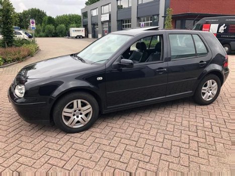 Volkswagen Golf - 2.3 V5 Highline - 1