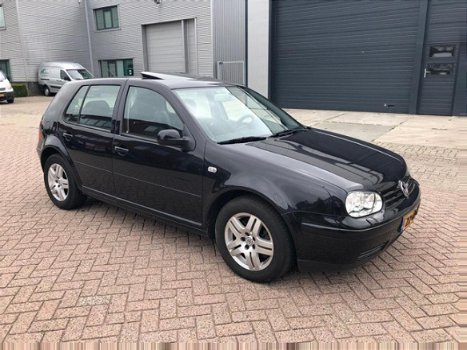 Volkswagen Golf - 2.3 V5 Highline - 1