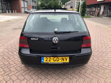 Volkswagen Golf - 2.3 V5 Highline - 1