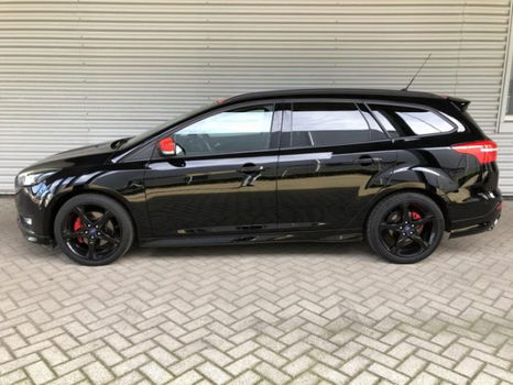 Ford Focus Wagon - 1.5 Black Edition - 1