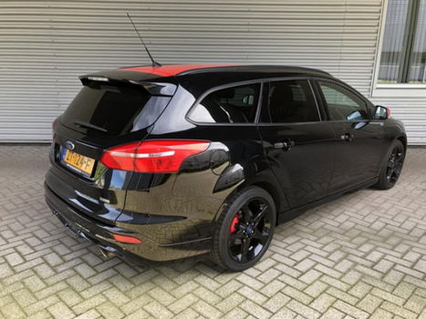 Ford Focus Wagon - 1.5 Black Edition - 1