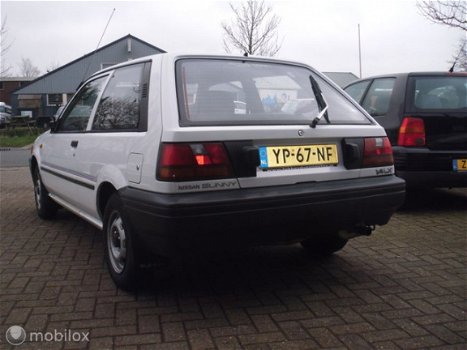 Nissan Sunny - 1.4 Automaat 60000 Km Aangepast voor invalide - 1