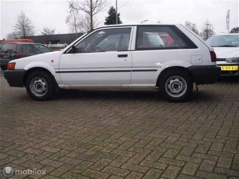 Nissan Sunny - 1.4 Automaat 60000 Km Aangepast voor invalide - 1