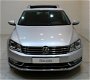 Volkswagen Passat Variant - 2.0 TDI EU5 Highline BMT 140pk DSG (Climatronic, Leder, Radio/navigatie/ - 1 - Thumbnail