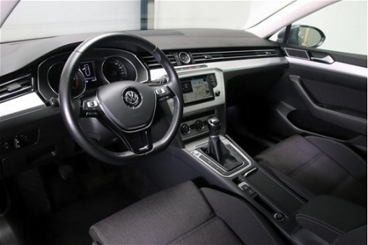 Volkswagen Passat Variant - 1.6 120pk TDI Comfortline Navigatie ParkPilot Climate Control 200x Vw-Au - 1