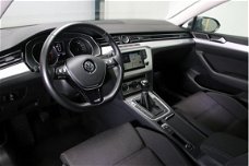 Volkswagen Passat Variant - 1.6 120pk TDI Comfortline Navigatie ParkPilot Climate Control 200x Vw-Au