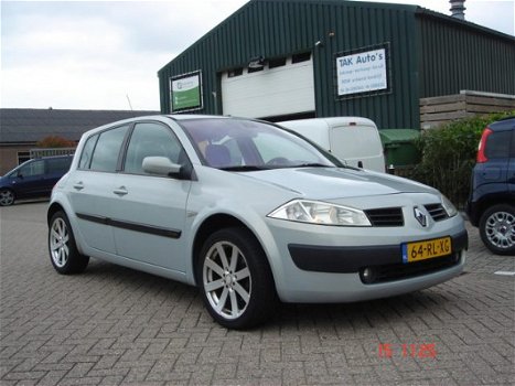 Renault Mégane - 1.6-16V Dynamique Luxe Airco/Climate/5dr/met boekjes en NAP - 1