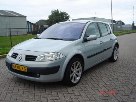 Renault Mégane - 1.6-16V Dynamique Luxe Airco/Climate/5dr/met boekjes en NAP - 1