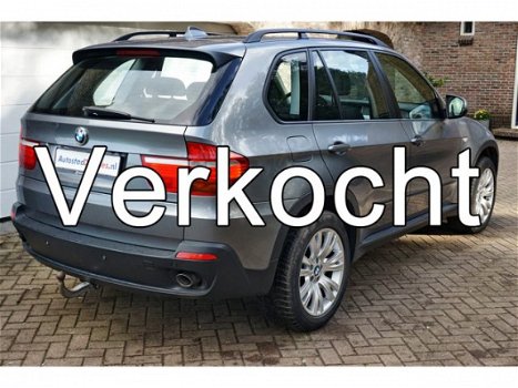 BMW X5 - 3.0d X-drive GRIJSKENTEKEN+M-sport velgen+LEER+Trekhaak - 1