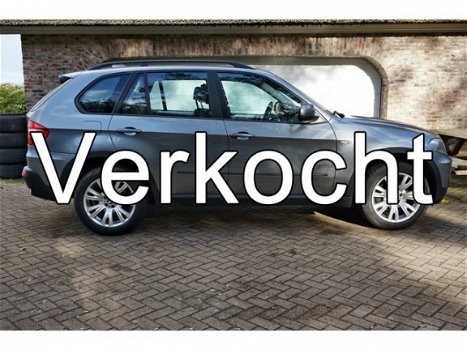 BMW X5 - 3.0d X-drive GRIJSKENTEKEN+M-sport velgen+LEER+Trekhaak - 1