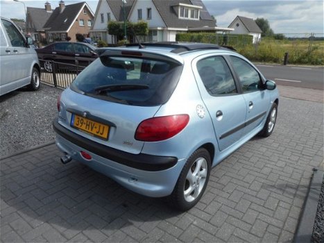 Peugeot 206 - XT 1.6-16V - 1