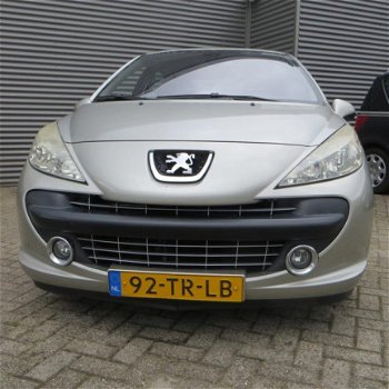 Peugeot 207 - 1.6-16V XS Pack .In zeer goede staat van onderhoud. o.a Airco Climat Control en Trekha - 1