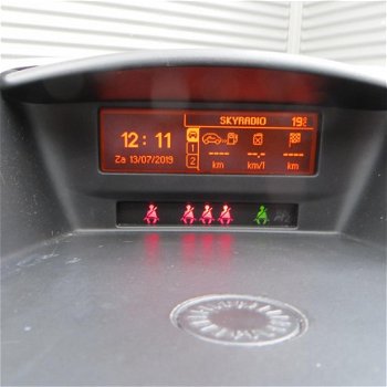 Peugeot 207 - 1.6-16V XS Pack .In zeer goede staat van onderhoud. o.a Airco Climat Control en Trekha - 1