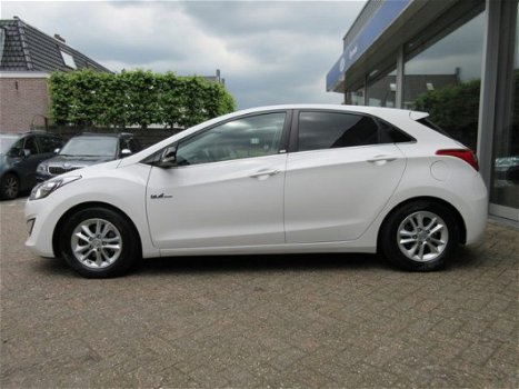 Hyundai i30 - 1.6 GDI Go Plus Navigatie/ Parkeersensoren/ Lederen bekleding - 1