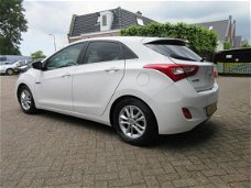 Hyundai i30 - 1.6 GDI Go Plus Navigatie/ Parkeersensoren/ Lederen bekleding