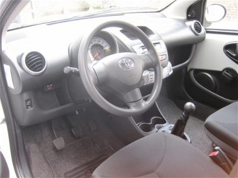 Toyota Aygo - 1.0 VVT-i Now + Veiligheids-pakket - 1