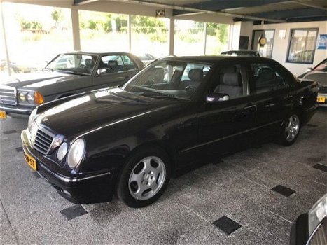 Mercedes-Benz E-klasse - 220 CDi Avantgarde aut. ROESTVRIJ - 1