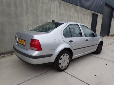 Volkswagen Bora - 1.4-16V Trendline - 1