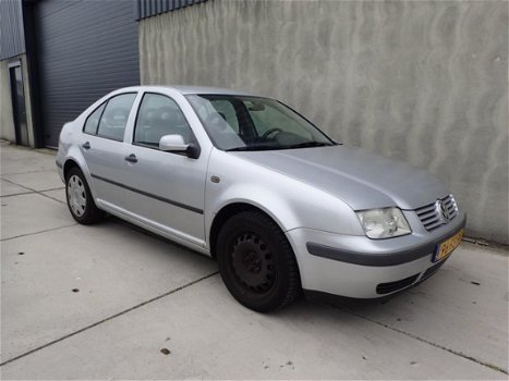 Volkswagen Bora - 1.4-16V Trendline - 1