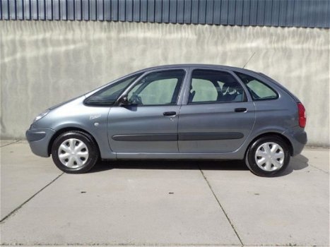 Citroën Xsara Picasso - 1.8i-16V Différence 2 - 1