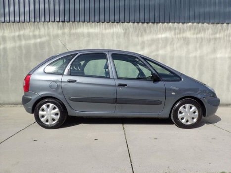 Citroën Xsara Picasso - 1.8i-16V Différence 2 - 1