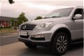 SsangYong Rexton - RX 200 SAPPHIRE | AUTOMAAT | GRIJS KENTEKEN | TREKHAAK - 1 - Thumbnail