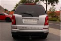 SsangYong Rexton - RX 200 SAPPHIRE | AUTOMAAT | GRIJS KENTEKEN | TREKHAAK - 1 - Thumbnail