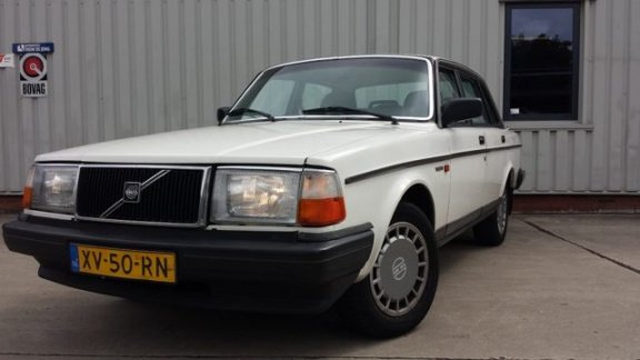 Volvo 240 - DL 2.3 - 1