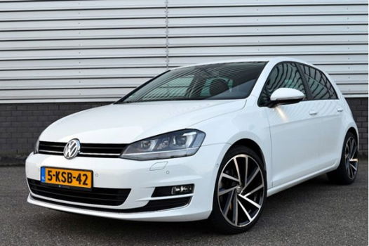 Volkswagen Golf - 1.4 TSI ACT Highline RIJKLAAR PRIJS-GARANTIE Navigatie Led Verlichting Leder Sport - 1