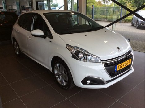 Peugeot 208 - 1.2 PureTech Signature 82 - 1