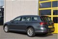 Volkswagen Passat Variant - 2.0 TDI Highline 150pk 17'' LMV | Adaptive Cruise | Trekhaak elek. | Led - 1 - Thumbnail