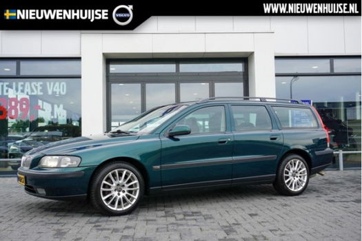 Volvo V70 - 2.4 140PK YOUNGTIMER TREKHAAK ECC BTW AUTO - 1