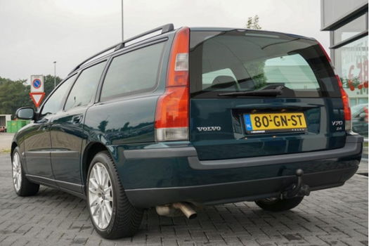 Volvo V70 - 2.4 140PK YOUNGTIMER TREKHAAK ECC BTW AUTO - 1