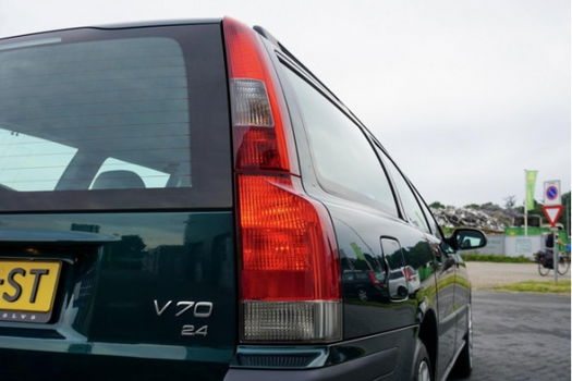 Volvo V70 - 2.4 140PK YOUNGTIMER TREKHAAK ECC BTW AUTO - 1