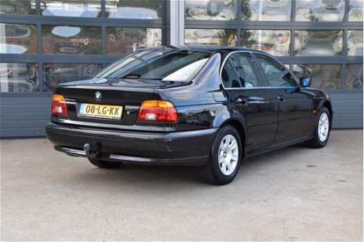 BMW 5-serie - 525d Edition * AUTOMAAT * NAVIGATIE * TREKHAAK - 1