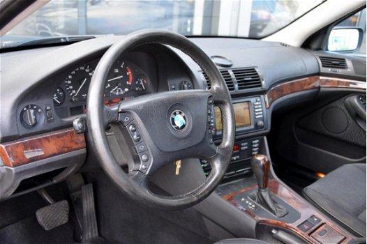 BMW 5-serie - 525d Edition * AUTOMAAT * NAVIGATIE * TREKHAAK - 1