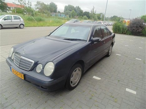 Mercedes-Benz E-klasse - 240 Classic export zo mee 1250 - 1