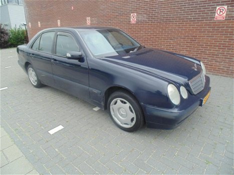 Mercedes-Benz E-klasse - 240 Classic export zo mee 1250 - 1