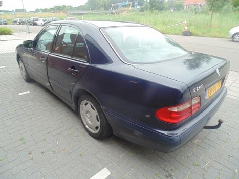 Mercedes-Benz E-klasse - 240 Classic export zo mee 1250 - 1