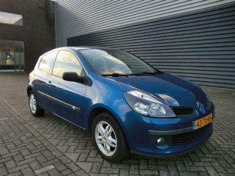 Renault Clio - 1.2-16V Expression / Panoramadak / Airco - 1