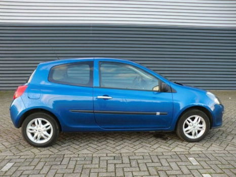 Renault Clio - 1.2-16V Expression / Panoramadak / Airco - 1