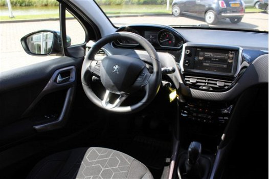 Peugeot 2008 - 1.2 PureTech Allure Navigatie BlueT. Cruise + Climat Airco LMv Park.sens info fbogaar - 1