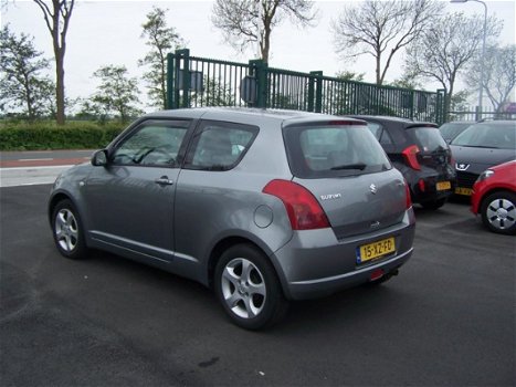 Suzuki Swift - 1.3 Exclusive - 1