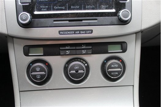 Volkswagen Passat - 2.0 FSI Comfortline Climate control, navigatie, elektr stoelen met memory, lm ve - 1