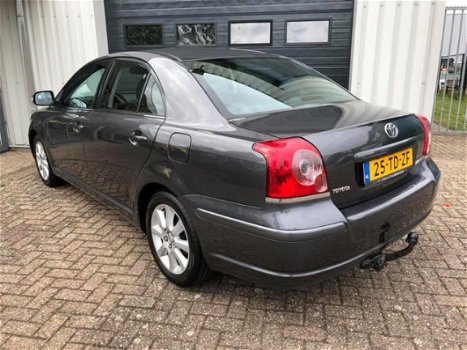 Toyota Avensis - 1.8 VVTi Luna ZEER NETJES - 1